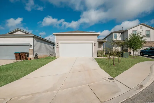 $1,695 | 13015 Kathleen Street, St. Hedwig, TX 78152