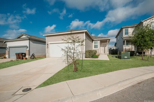 $1,695 | 13015 Kathleen Street, St. Hedwig, TX 78152