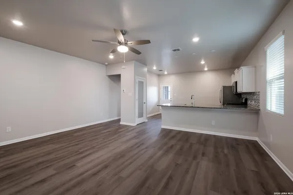 $1,695 | 13015 Kathleen Street, St. Hedwig, TX 78152