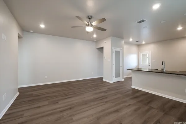 $1,695 | 13015 Kathleen Street, St. Hedwig, TX 78152