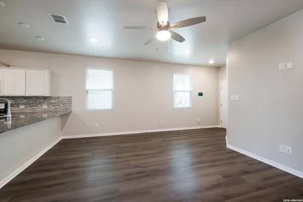 $1,695 | 13015 Kathleen Street, St. Hedwig, TX 78152