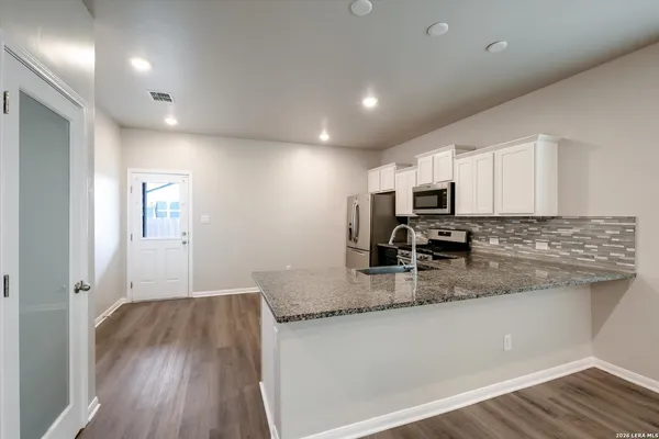 $1,695 | 13015 Kathleen Street, St. Hedwig, TX 78152