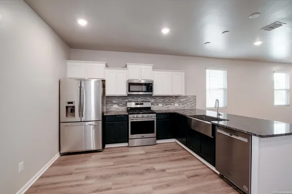 $1,695 | 13015 Kathleen Street, St. Hedwig, TX 78152