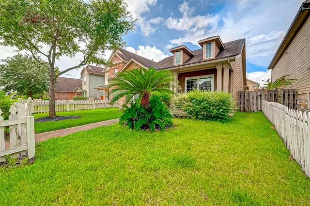 a view of a house with a yard and plants