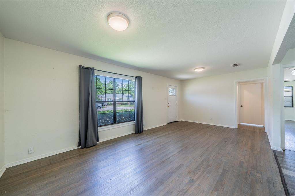11528 Sinclair Avenue Dallas, TX 75218 - Photo 3 of 16