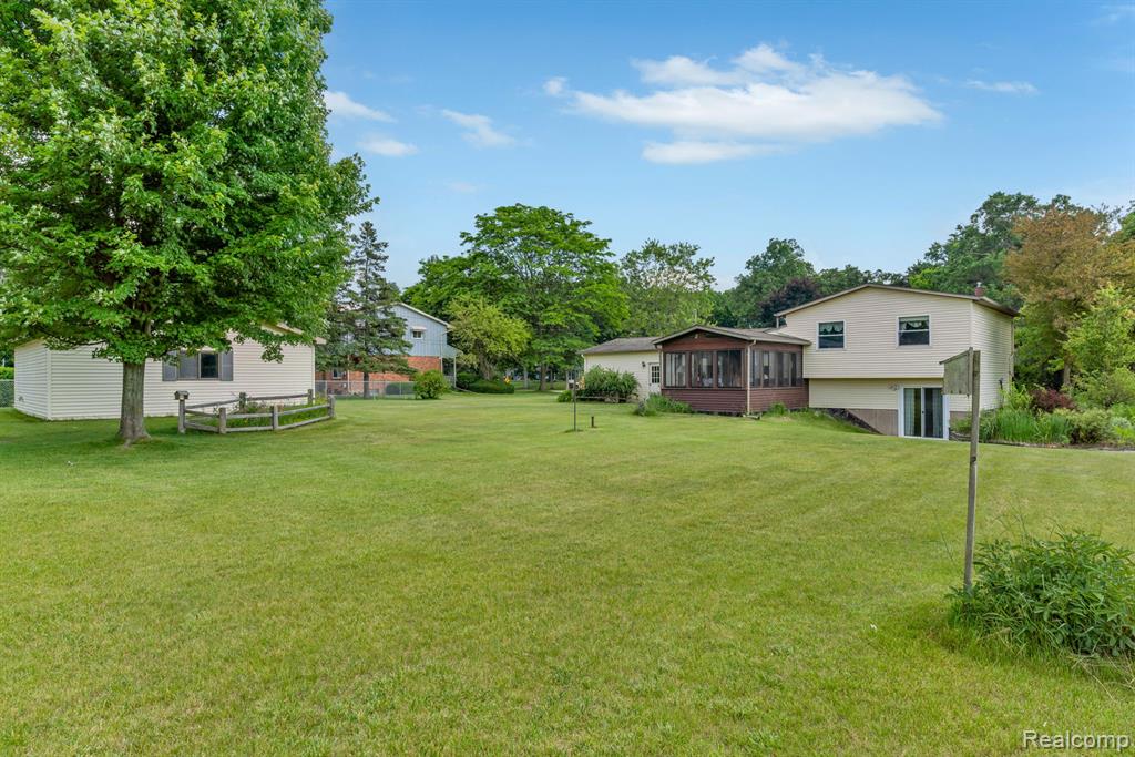 9407 Bennett Lake Road Fenton, MI 48430 - Photo 34 of 35