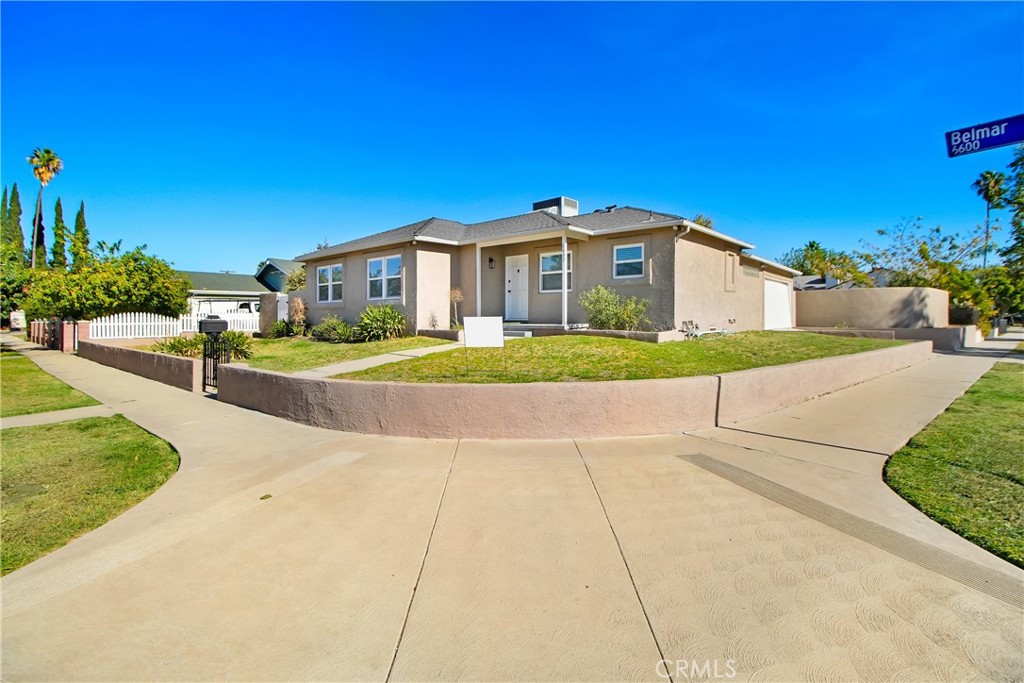 a view of a house with a yard and plants