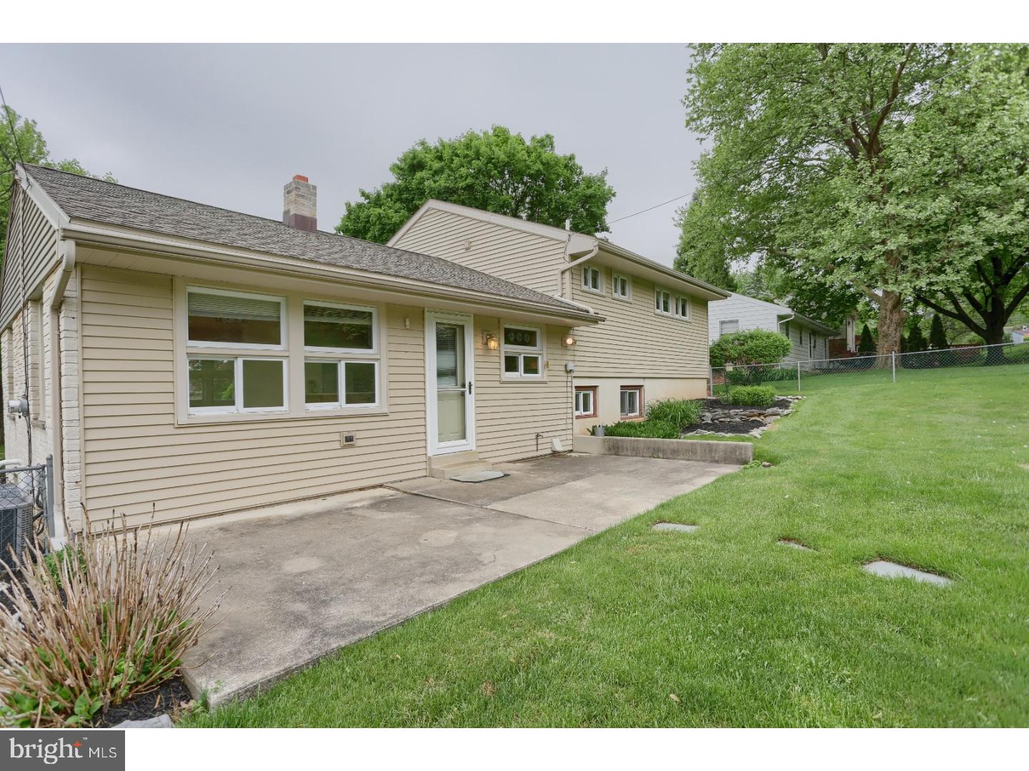 3012 Curtis Road Reading, PA 19608 - Photo 4 of 25