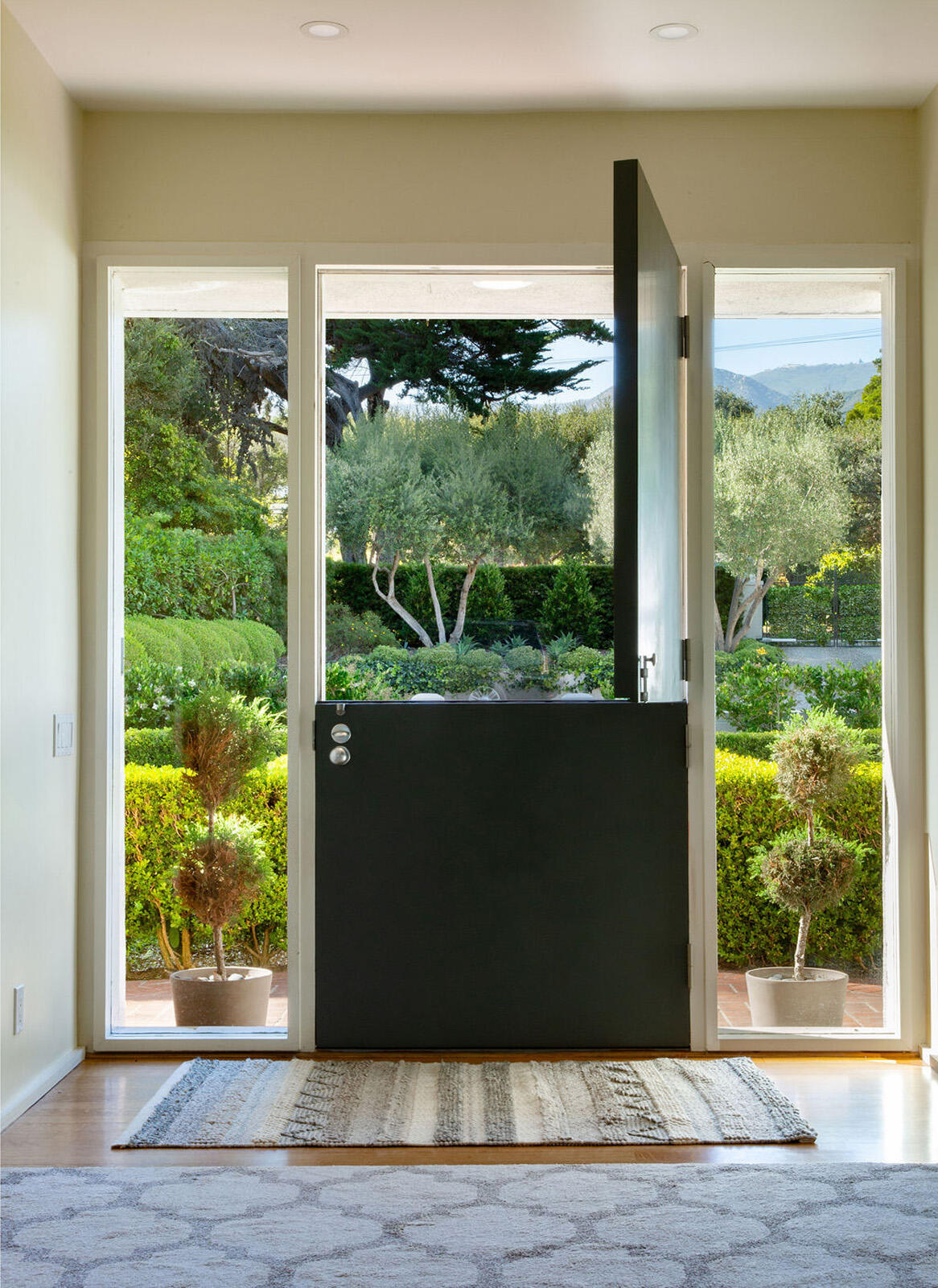 1333 East Valley Road Montecito, CA 93108 - Photo 5 of 23 Mountain view entry