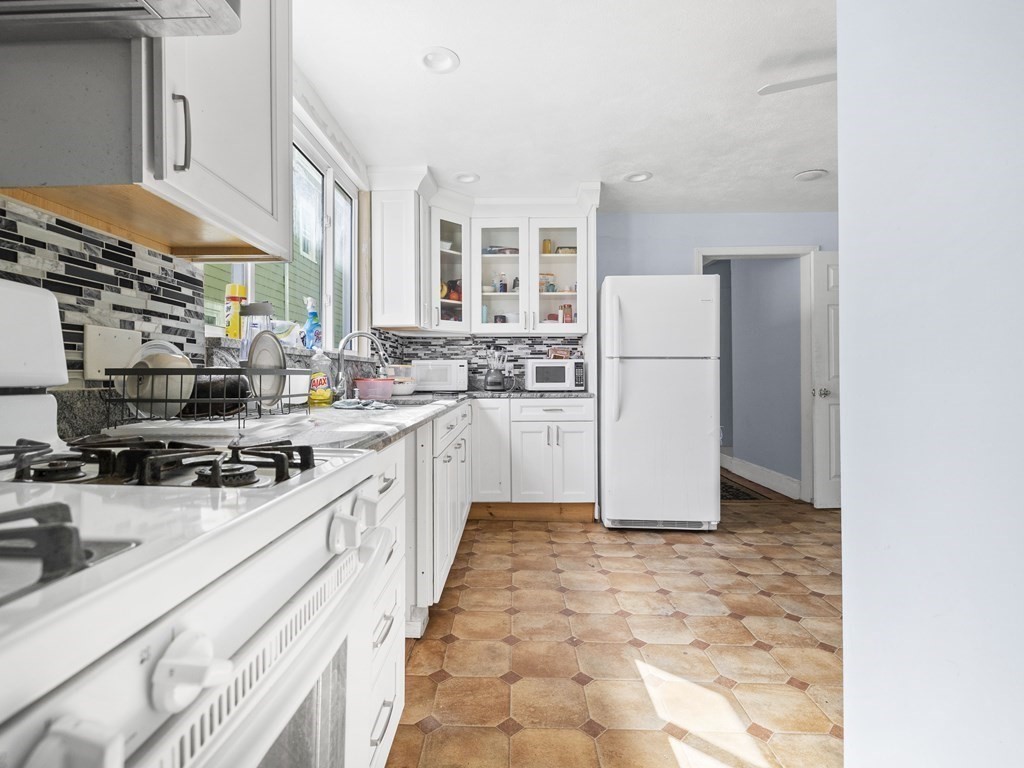 35-37 Radcliffe Road Somerville, MA 02145 - Photo 5 of 27 Gallery Image 5