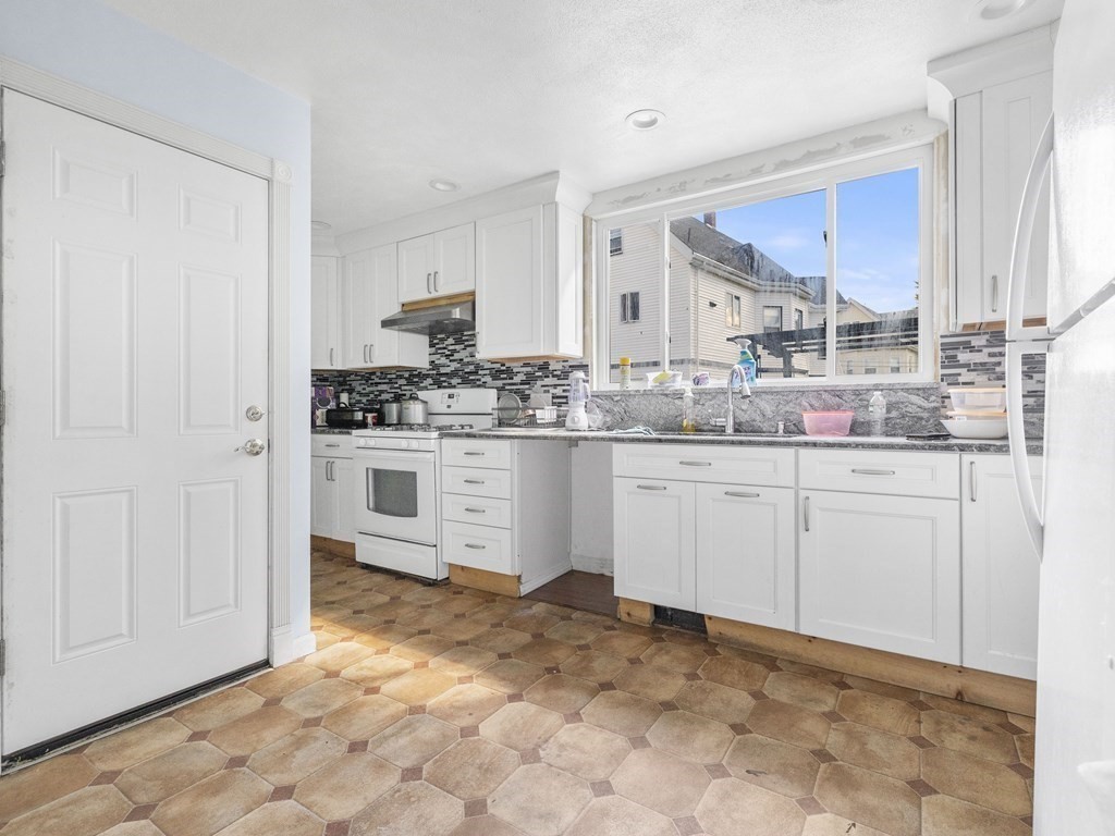 35-37 Radcliffe Road Somerville, MA 02145 - Photo 6 of 27 Gallery Image 6