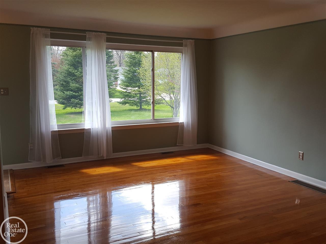 2396 Partridge Road Port Huron, MI 48060 - Photo 10 of 32 31289494-9.JPG