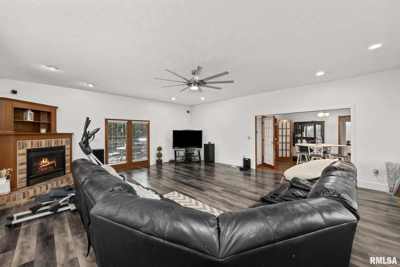 406 234th Street Aledo, IL 61231 - Photo 11 of 26