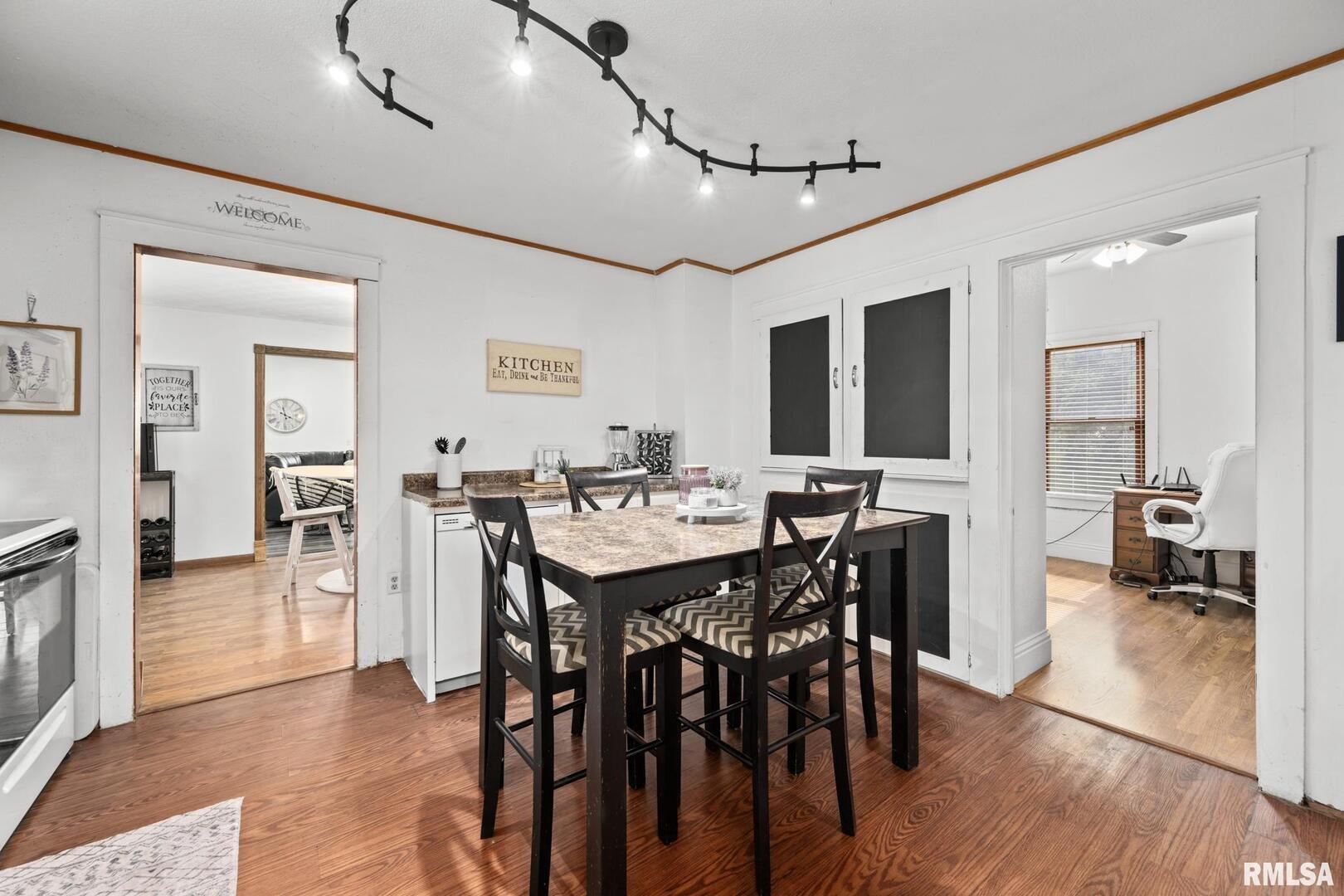 406 234th Street Aledo, IL 61231 - Photo 3 of 26