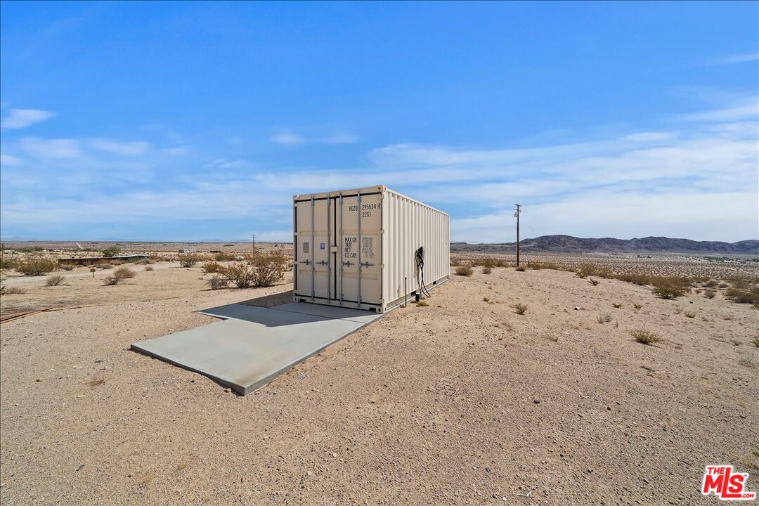 2373 Arizona Avenue Joshua Tree, CA 92252 - Photo 18 of 25