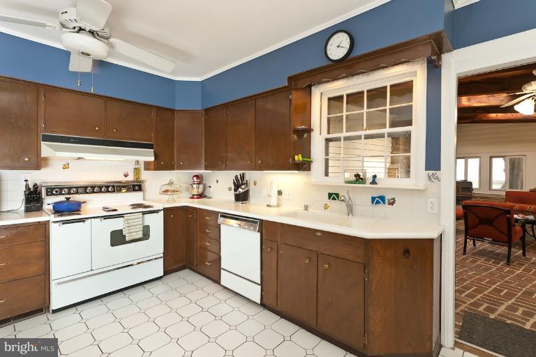 703 Milldam Road Towson, MD 21286 - Photo 16 of 20 Kitchen