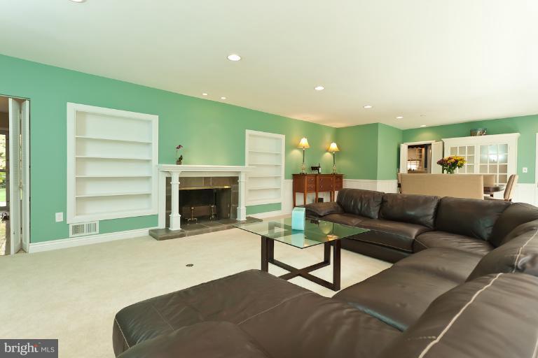 703 Milldam Road Towson, MD 21286 - Photo 7 of 20 Living Room