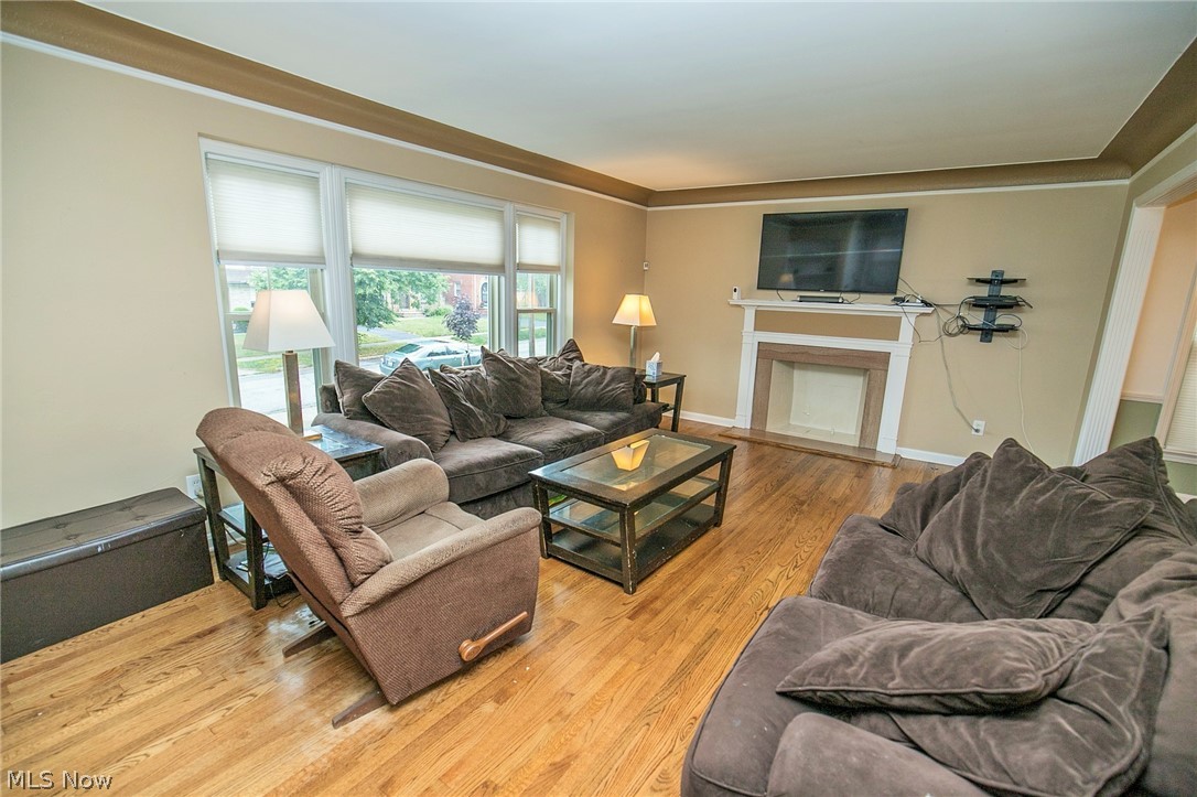 2495 Channing Road Cleveland, OH 44118 - Photo 4 of 30