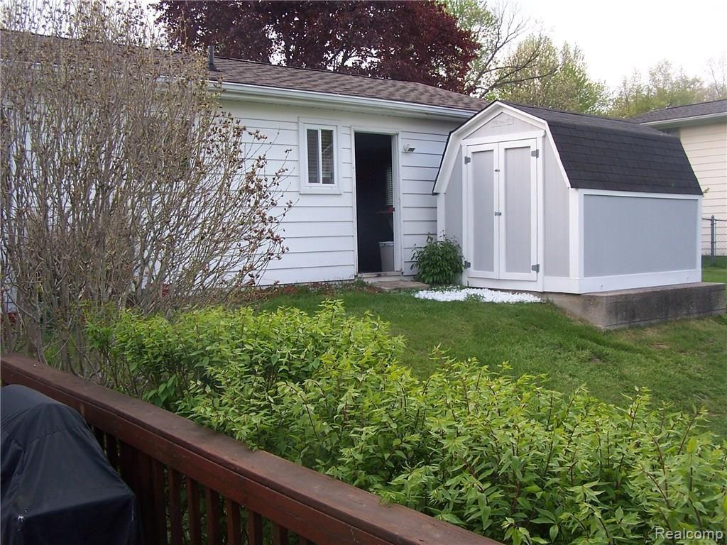 4160 England Beach Road White Lake, MI 48383 - Photo 26 of 29 100_6601.JPG
