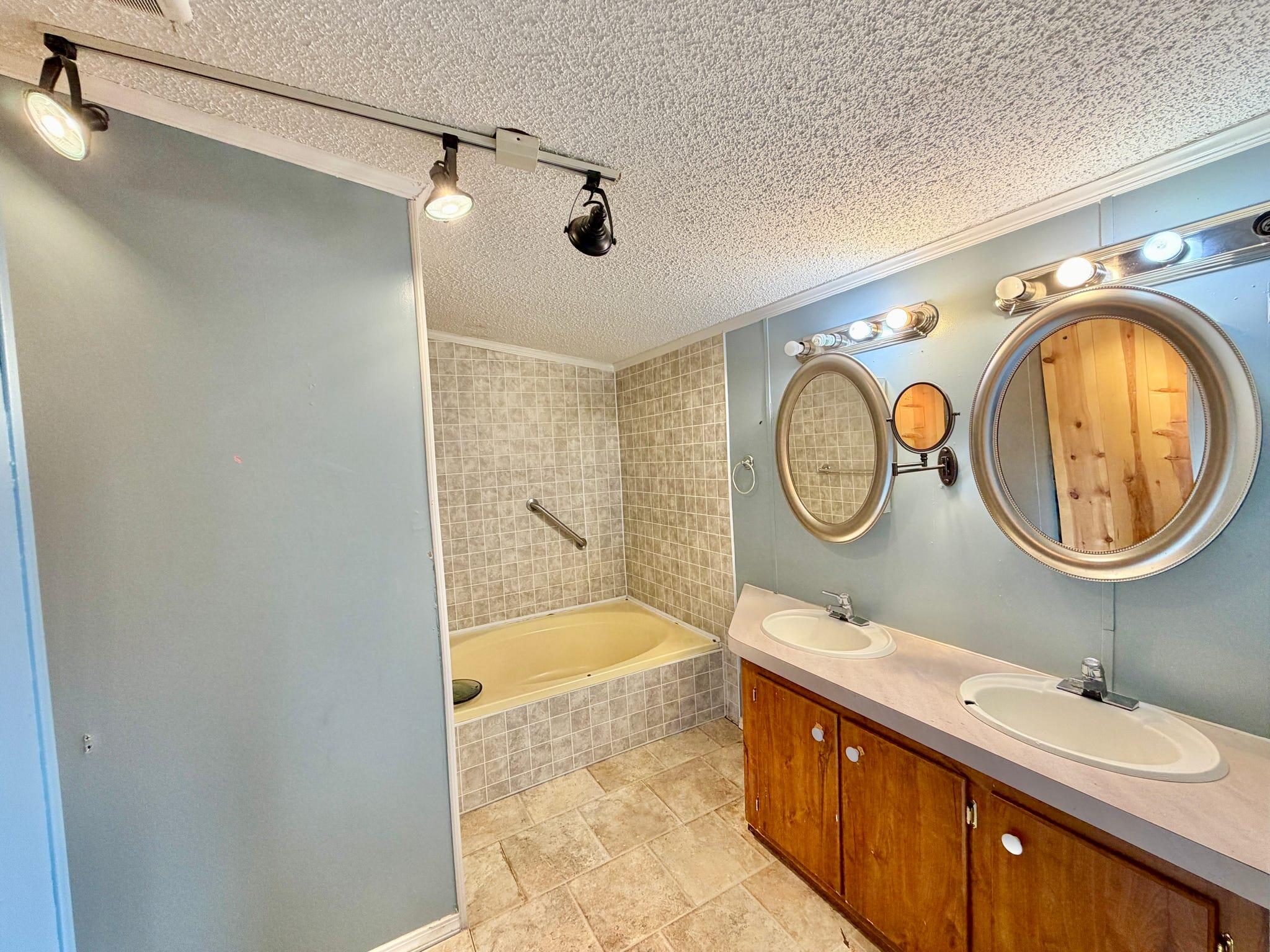 713 Miller Station Road Carlisle, KY 40311 - Photo 21 of 50 Primary Bathroom