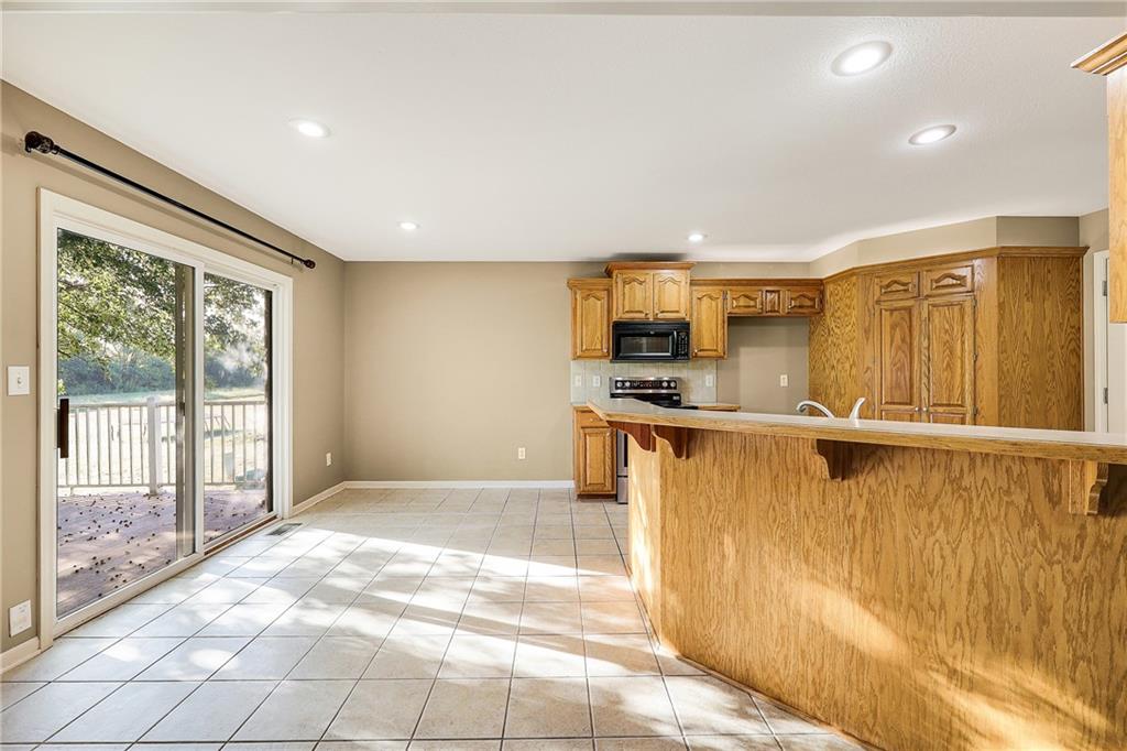 701 Homeland Buckner, MO 64016 - Photo 6 of 31