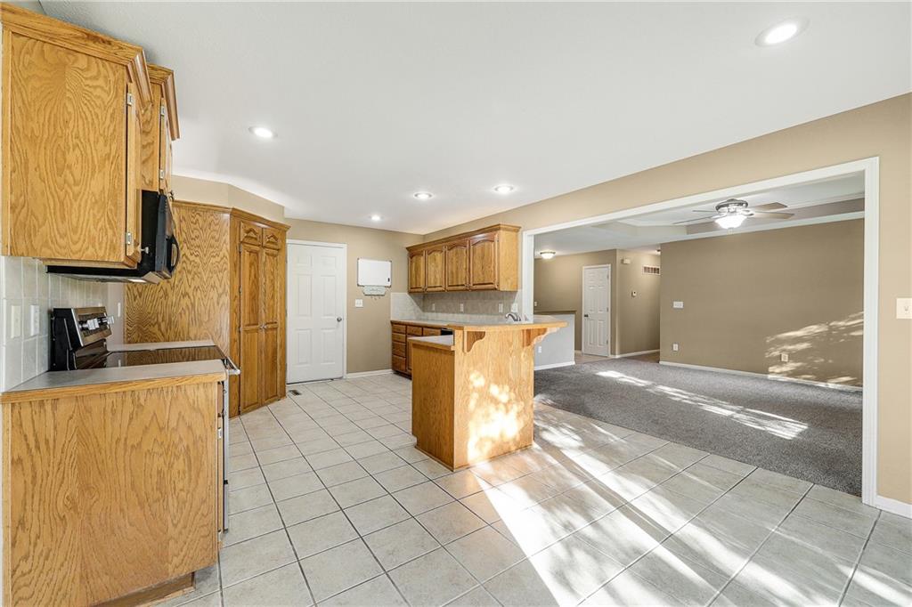 701 Homeland Buckner, MO 64016 - Photo 7 of 31