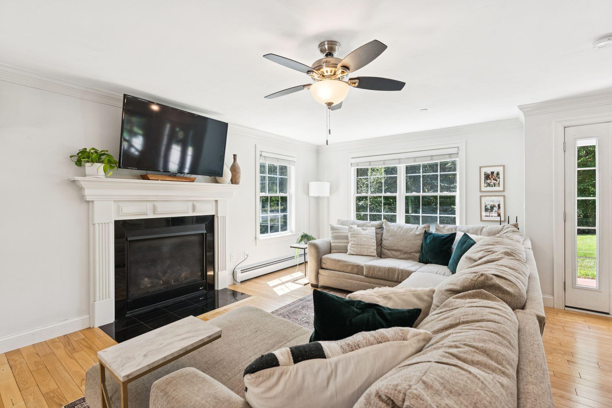 53 Old Colony Lane Cumberland, ME 04021 - Photo 4 of 35 Living Room