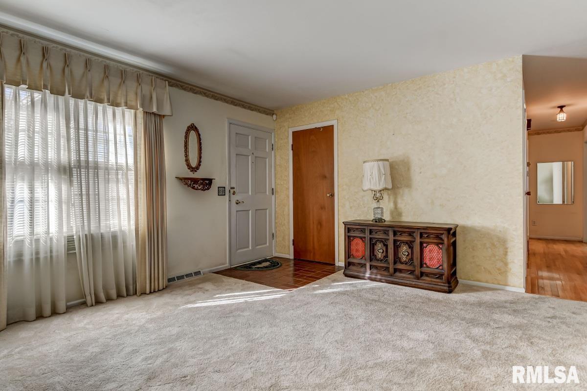 48 Locksley Lane Springfield, IL 62704 - Photo 3 of 33