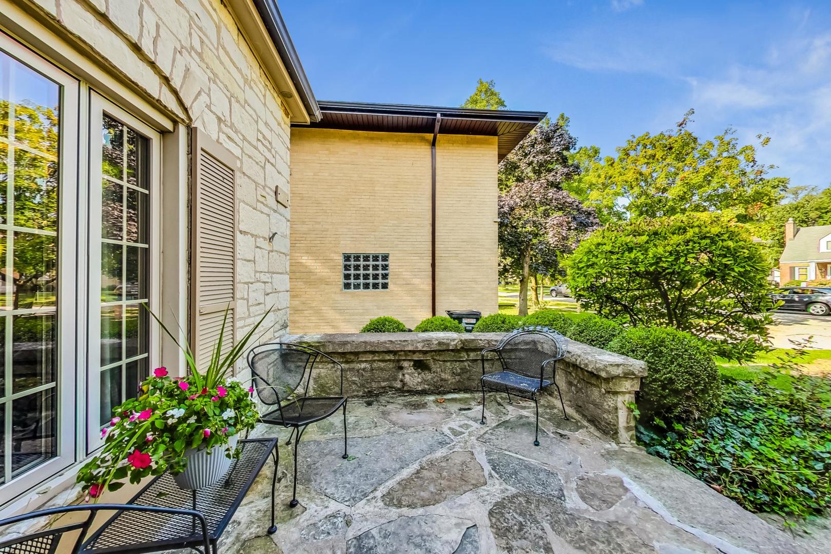 403 Audubon Road Riverside, IL 60546 - Photo 6 of 43