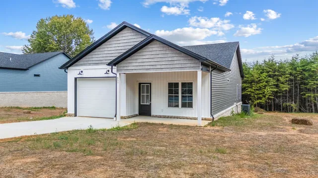 a view of a house with backyard and trees
