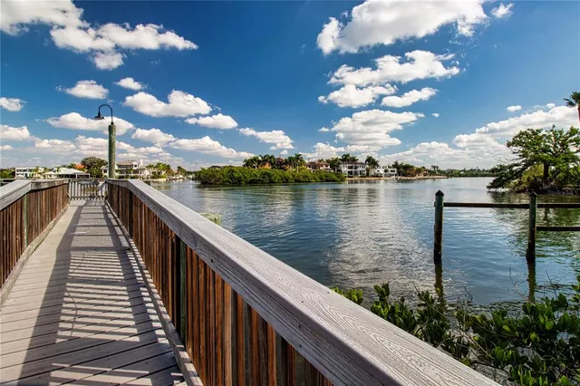 $849,000 | 1200 East Peppertree Lane, Unit 601, Sarasota, FL 34242