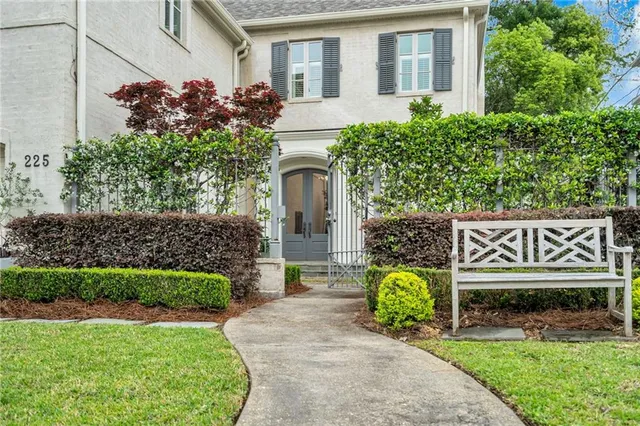 $1,350,000 | 225 Ridgewood Drive, Metairie, LA 70005