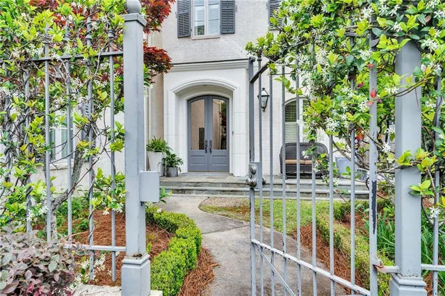 $1,350,000 | 225 Ridgewood Drive, Metairie, LA 70005