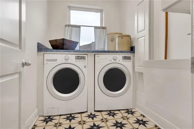 $1,350,000 | 225 Ridgewood Drive, Metairie, LA 70005