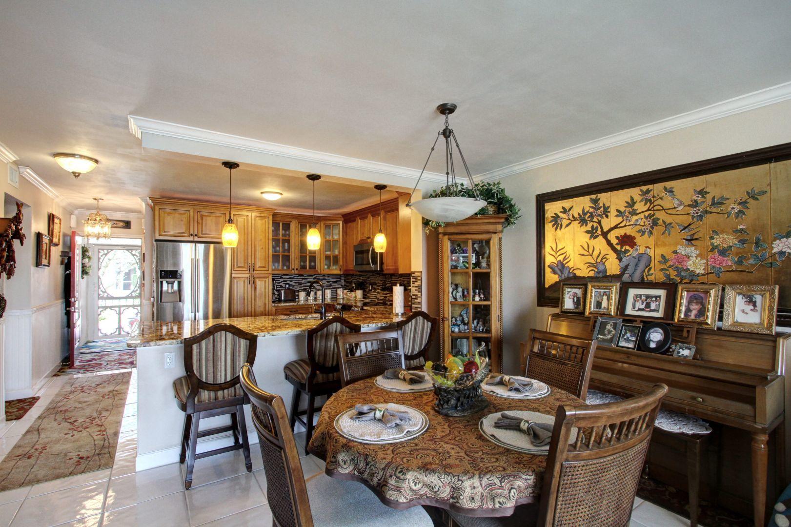 9184 Flynn Circle, Unit 5 Boca Raton, FL 33496 - Photo 8 of 28 Dining Area