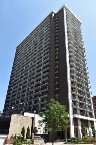 5855 North Sheridan Road, Unit 19H Chicago, IL 60660 - Photo 1 of 23