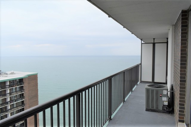5855 North Sheridan Road, Unit 19H Chicago, IL 60660 - Photo 17 of 23