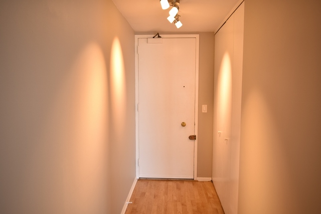 5855 North Sheridan Road, Unit 19H Chicago, IL 60660 - Photo 9 of 23