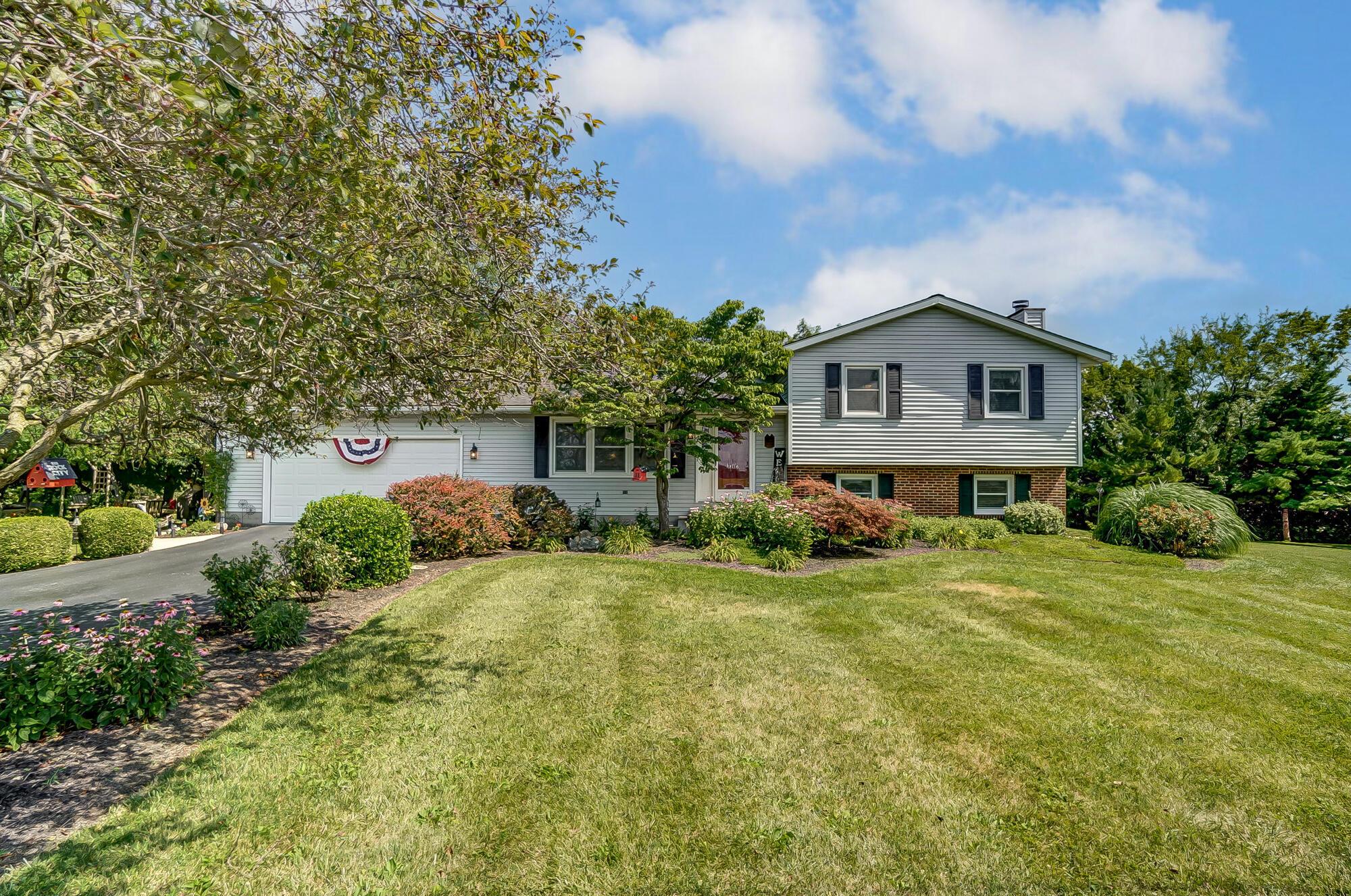 8601 Roberts Road Galloway, OH 43119 - Photo 1 of 92 010