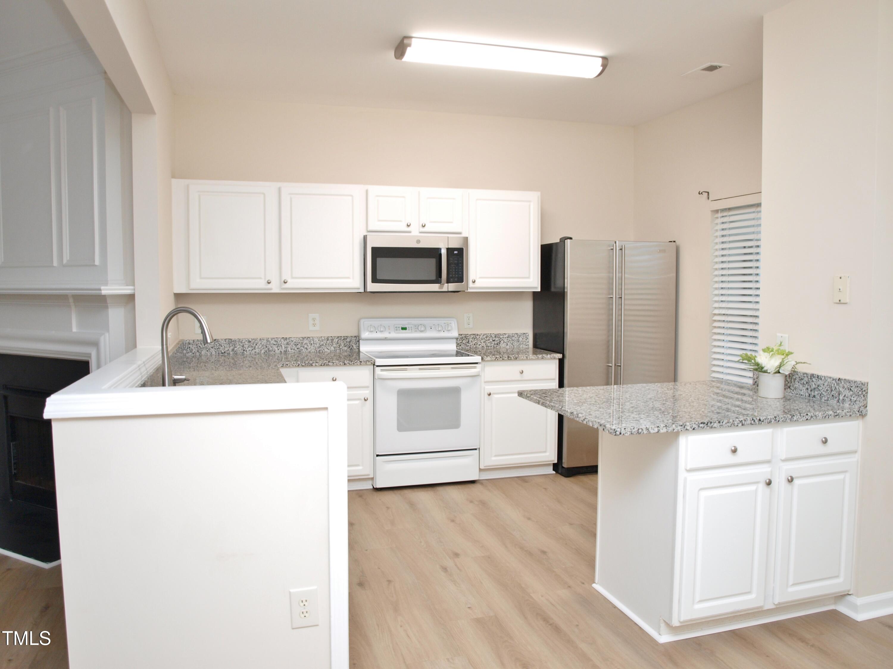 4315 Vienna Crest Drive Raleigh, NC 27613 - Photo 4 of 14 kitchen