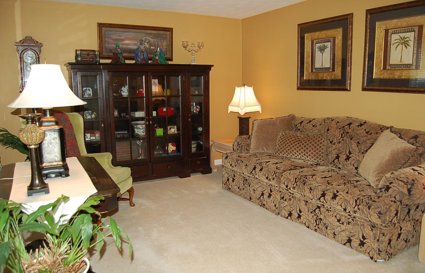 52 Ridgeview Road Blue Ridge, VA 24064 - Photo 3 of 46 a bed room with a bed and a lamp