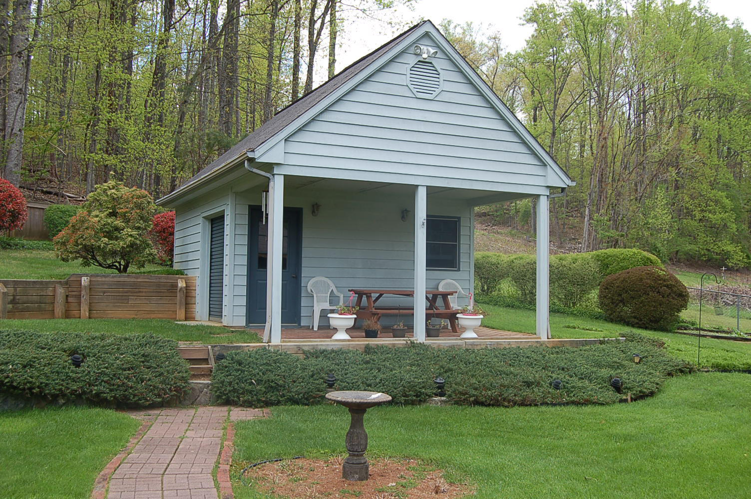52 Ridgeview Road Blue Ridge, VA 24064 - Photo 36 of 46 a front view of a house with garden