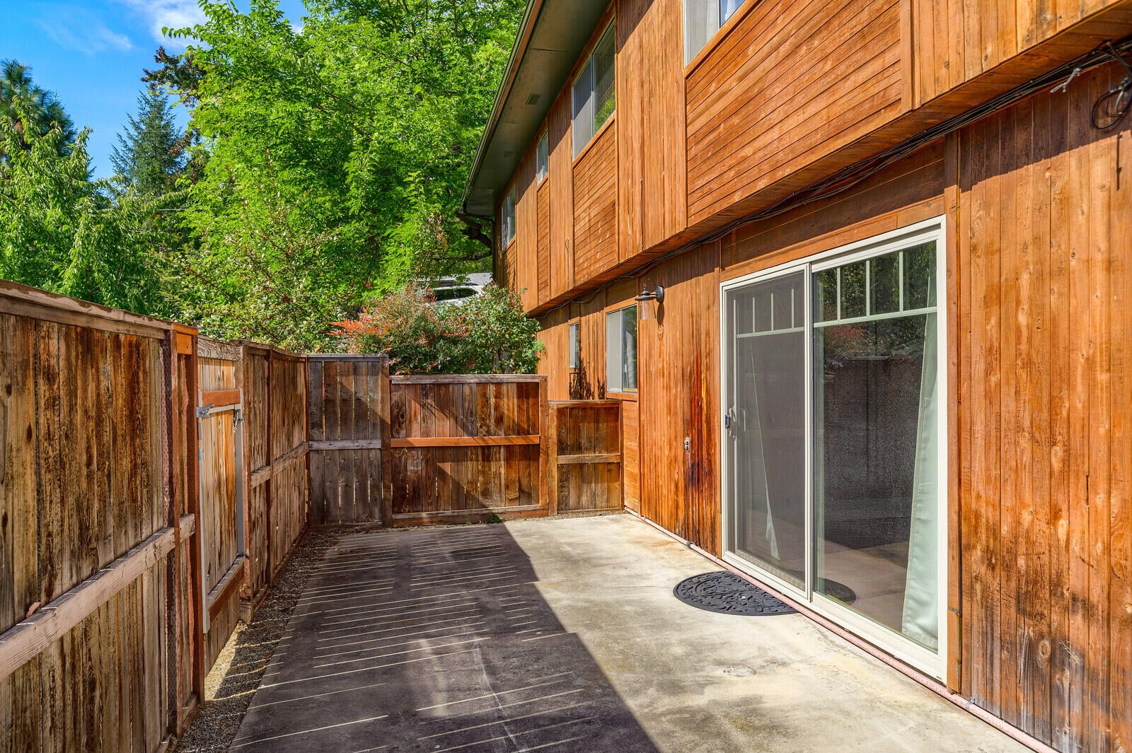 221 Larkin Road Grants Pass, OR 97527 - Photo 41 of 43 21_LR_21_mls