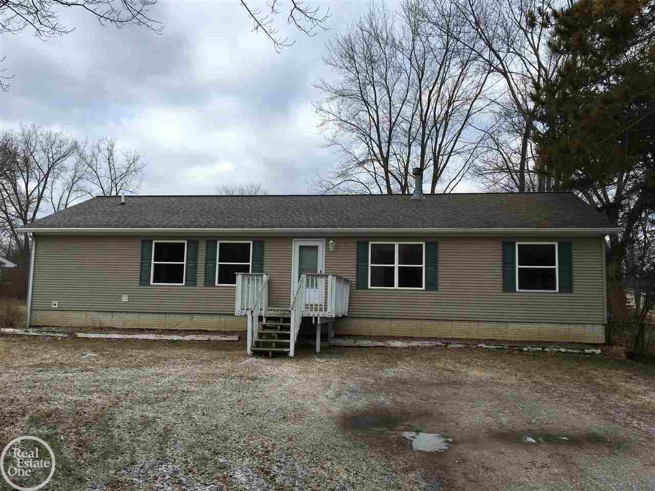 2711 Michigan Road Port Huron, MI 48060 - Photo 1 of 31 31312577.JPG