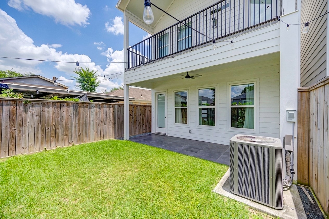 18 Sidney Street, Unit A Houston, TX 77003 - Photo 29 of 30 a view of a house with a backyard