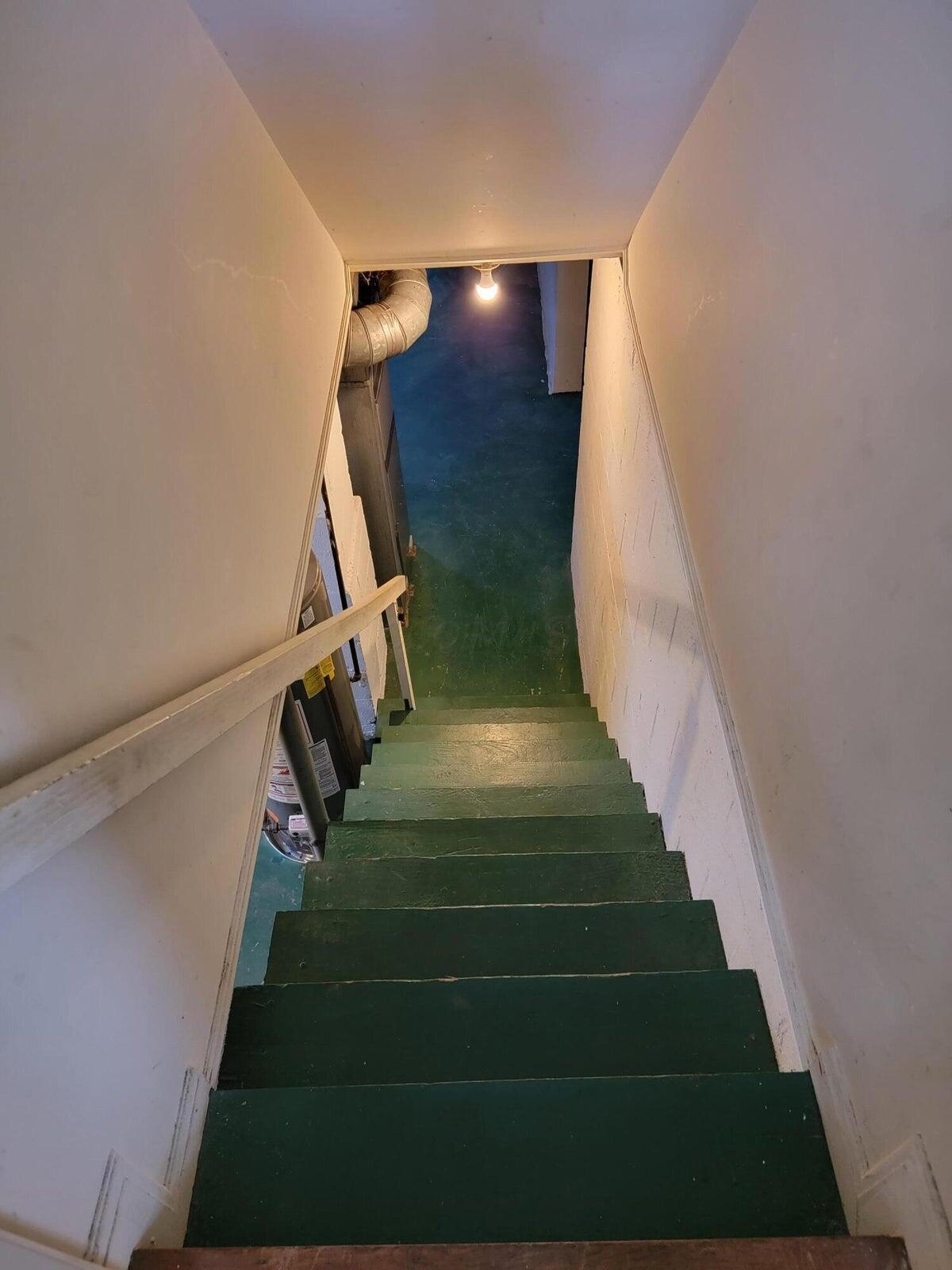 594 Chatham Road Columbus, OH 43214 - Photo 16 of 22 Stairway Down