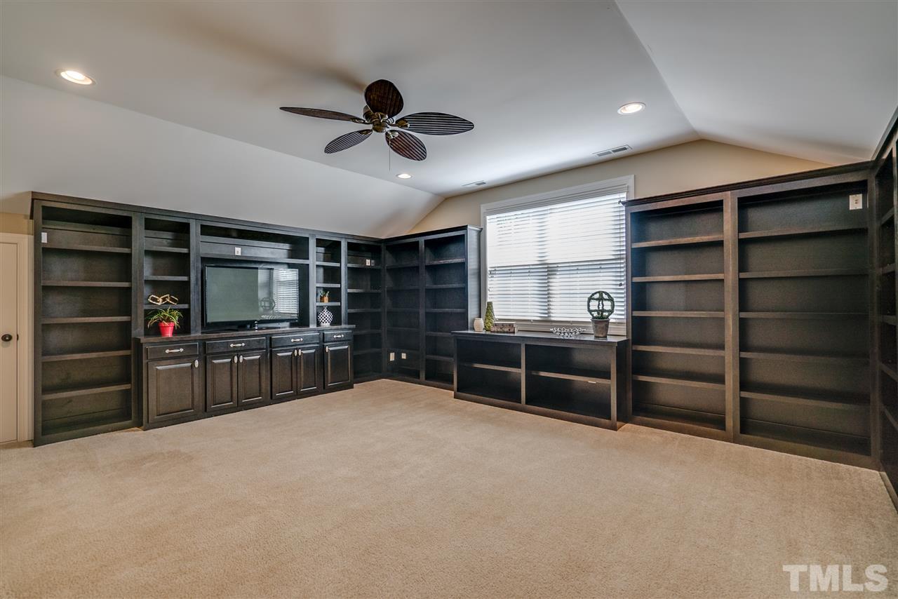 1016 Vino Drive Raleigh, NC 27607 - Photo 20 of 25 a view of a livingroom with furniture