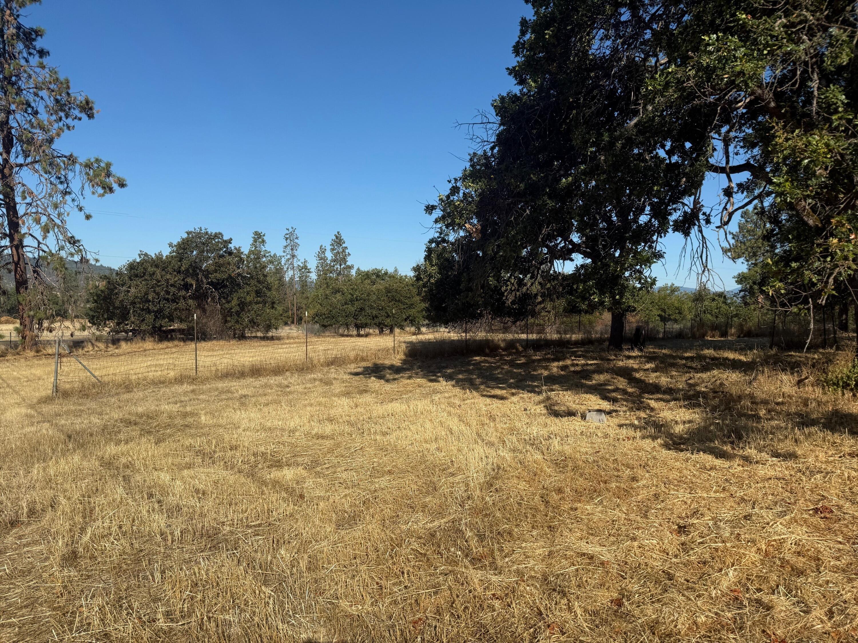 11270 Agate Road Eagle Point, OR 97524 - Photo 2 of 6 11270 Agate Road (2)