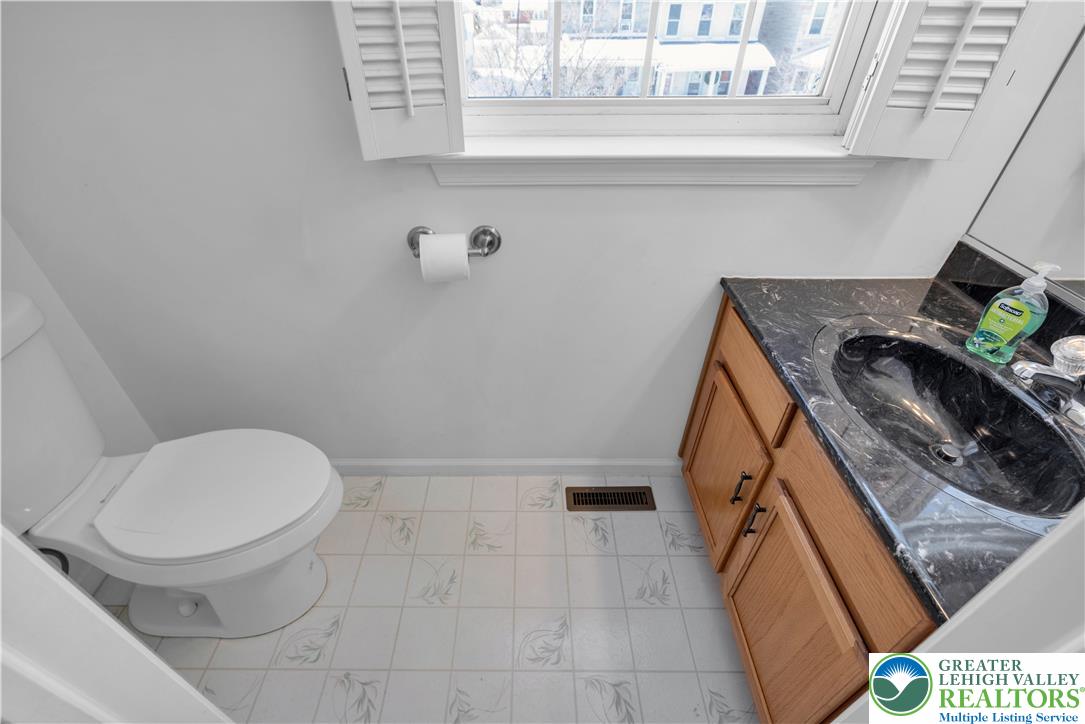 1507 High Street Bethlehem, PA 18018 - Photo 11 of 38