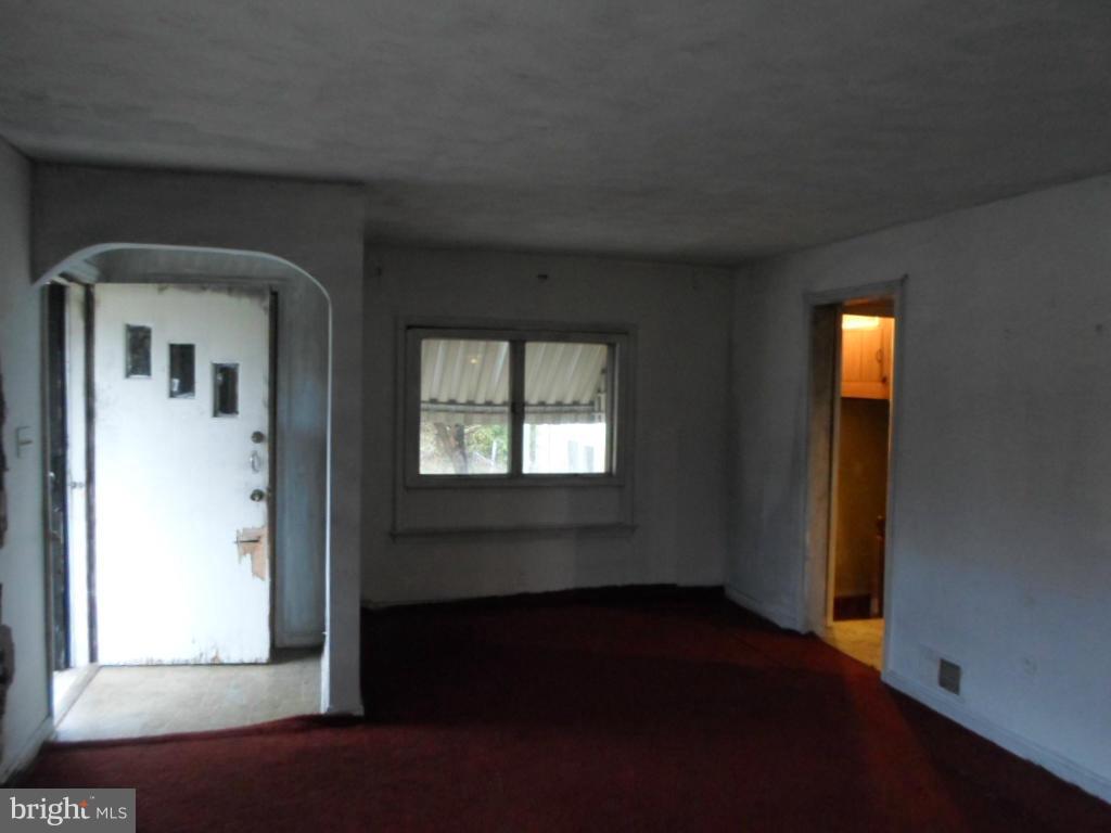 4000 Buckman Road Alexandria, VA 22309 - Photo 2 of 17 Living Room